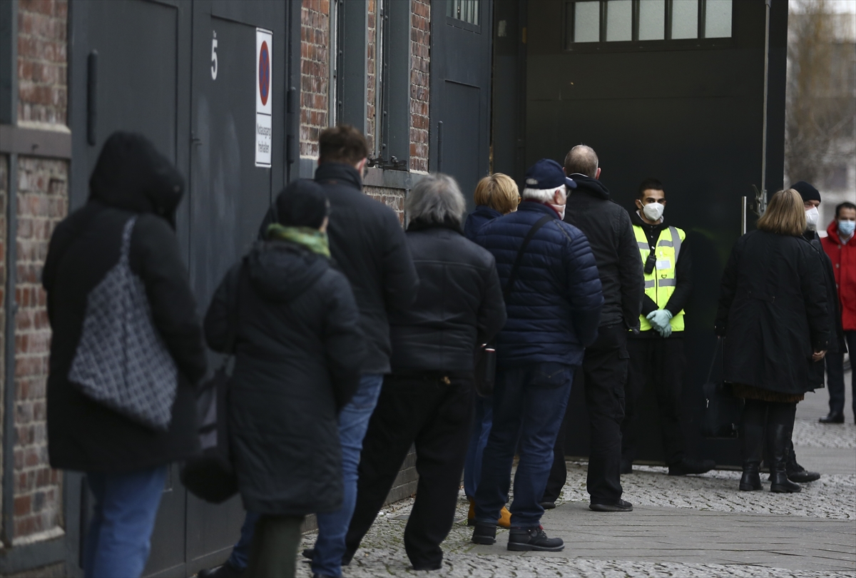 Berlin’de Kovid-19 için ilk aşı merkezi faaliyete geçti