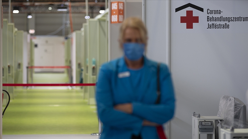 Almanya'da hastaneler çalışanlarına maaş ödeyemeyebilir