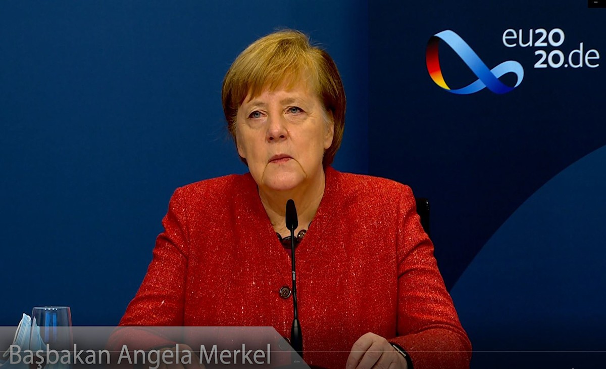 Merkel, Metropol FM ve Türklerin sorularını yanıtladı
