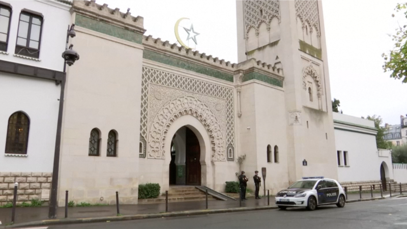 Fransa’da 76 Camiye Sıkı Denetim Geliyor