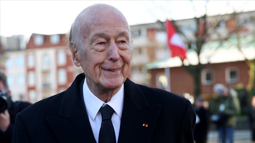 Valery Giscard d’Estaing koronaya yenik düştü