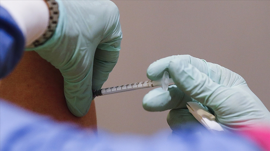 Almanya'da 8 kişiye yanlışlıkla 5 kat fazla doz Kovid-19 aşısı vuruldu