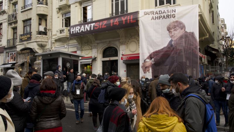 Hrant Dink Agos Gazetesi Önünde Anıldı