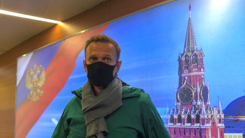 Rusya’ya Dönen Navalny Gözaltına Alındı