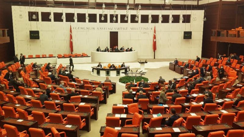 TBMM HDP'yi Kapatma Çağrıları ve CHP'ye Suçlamalarla Açıldı