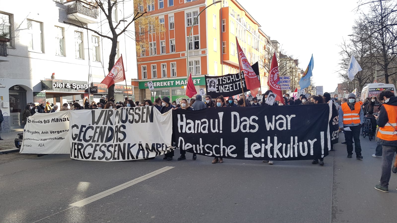 Irkçı Hanau Katliamı Berlin’de Yürüyüşle Anıldı