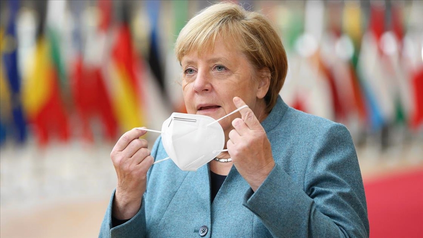Merkel Kovid-19 salgınında üçüncü dalga uyarısı yaptı