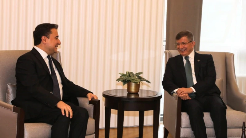 Davutoğlu ve Babacan Birlikte Erdoğan’ı ve Sistemi Eleştirdi