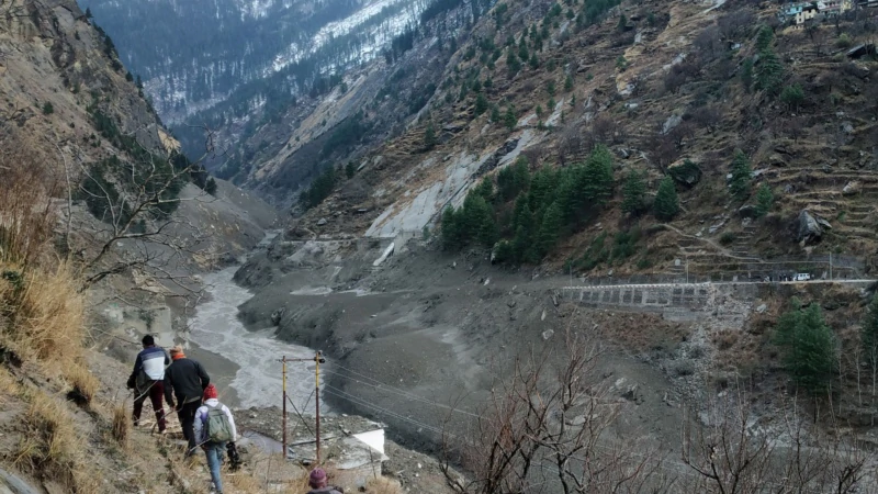 Hindistan’da Buzul Baraja Çarptı Can Kayıpları Var
