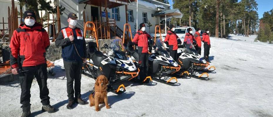 Kayak tatilindeki turistlerin kar motorlu kahramanı: JAK