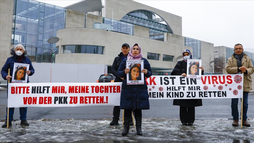 Kızı PKK tarafından kaçırılan anne eylemini sürdürüyor