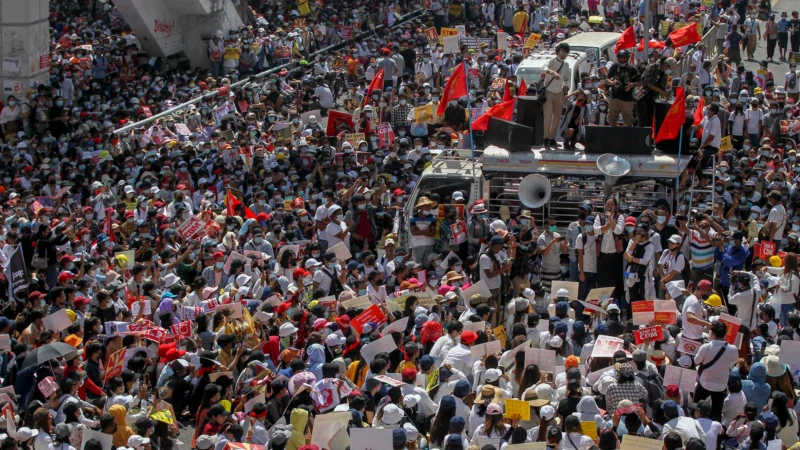 Myanmar’da Darbe Karşıtı Protestolara Rekor Katılım