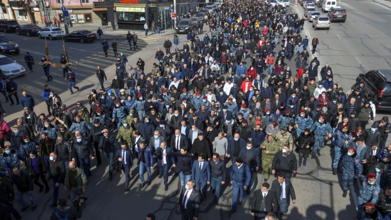 Paşinyan Darbe Girişimine Karşı Halkı Sokağa Çağırdı