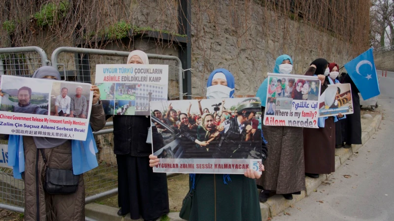 Uygurlar Çin’i Protesto Etti