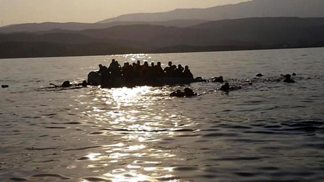 İtalya'da göçmenleri taşıyan tekne alabora oldu: 47 kişi kurtarıldı