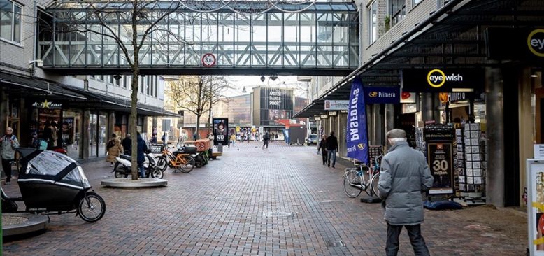 Hollanda'da sokağa çıkma kısıtlaması 15 Mart'a kadar uzatıldı