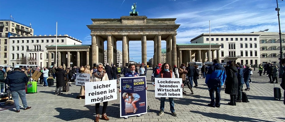 Turizmciler Berlin’de Federal Hükümeti Protesto ettiler