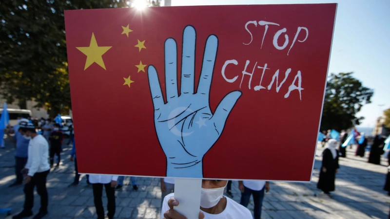 Çin Uygur Gazetecilere Baskı için Ailelerini Kullanıyor