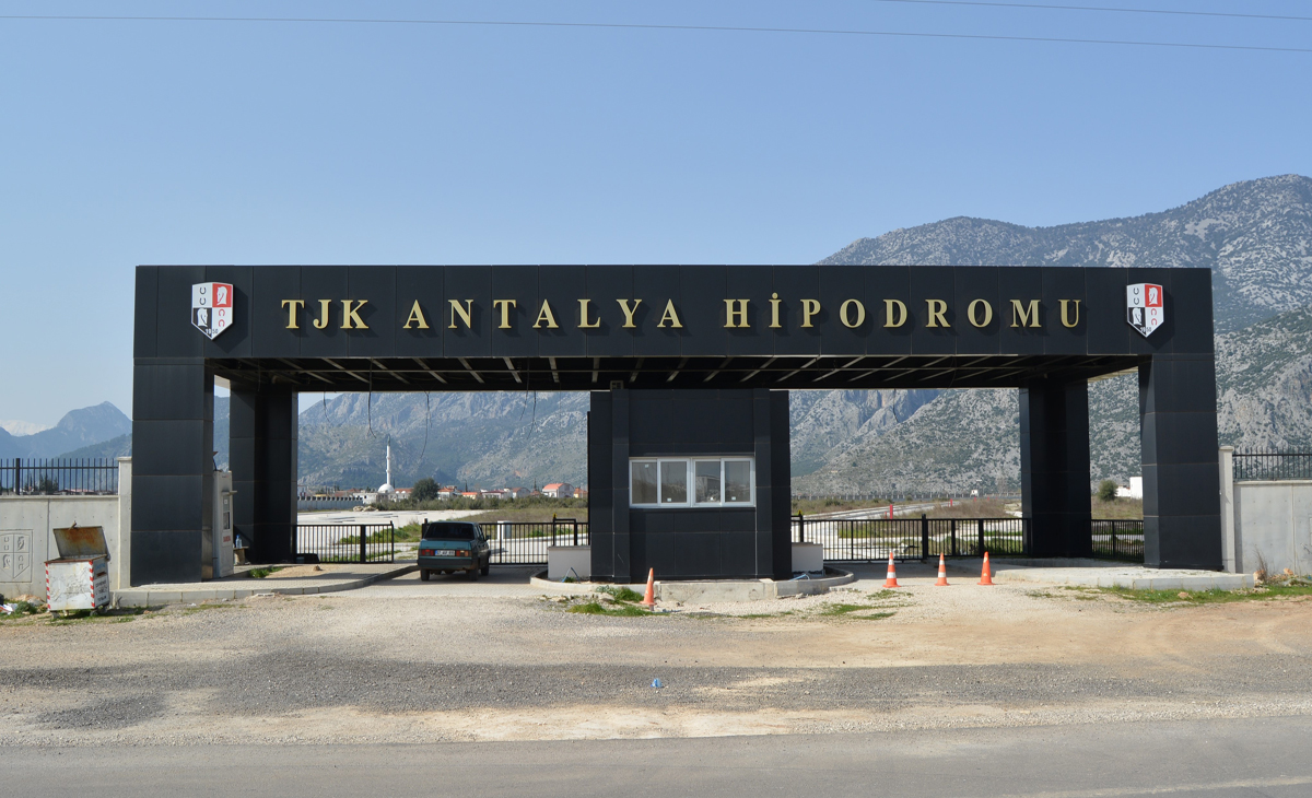 Antalya hipodromunun TJK’ya devir çalışmaları başladı