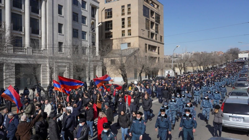 Erivan’da Protestocular Hükümet Binasını Bastı