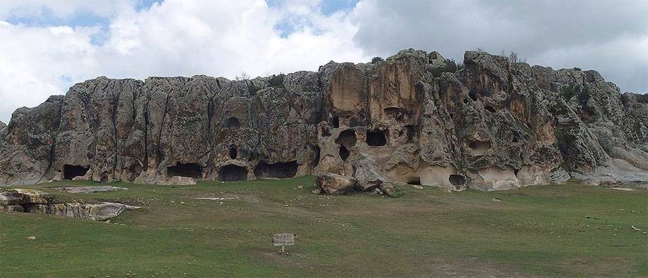 ‘Frigya’nın kalbi’ Ayazini köyündeki mağaralar turistleri cezbediyor