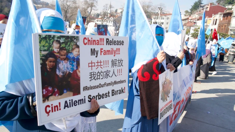 Uygur Kadınları İstanbul’da Çin’i Protesto Etti