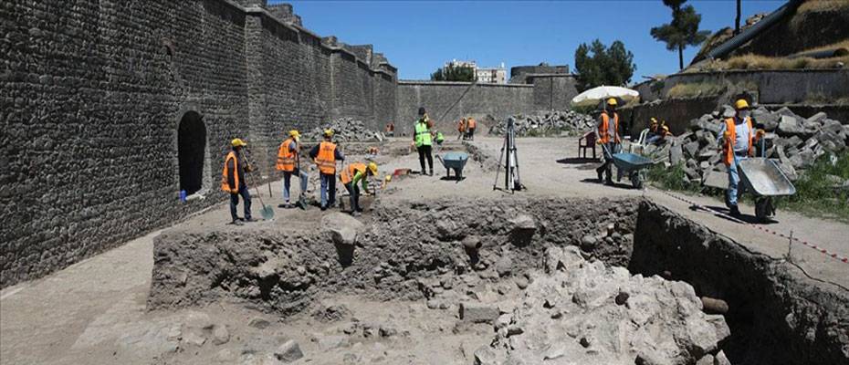 Diyarbakır’ın yarım asırdır kapalı olan tarihi ‘Fetih Kapısı’ açıldı