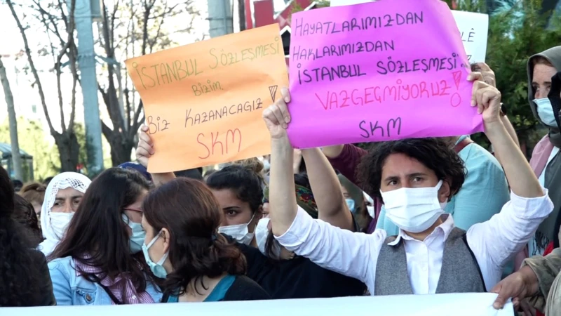 İstanbul Sözleşmesi'nden Çekilme Kararına Karşı Protestolar Sürüyor