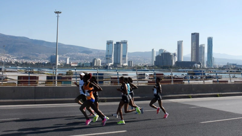 MaratonİZmir’de Türkiye’deki En İyi Derece Elde Edildi