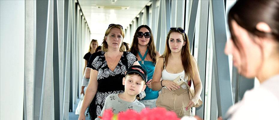 Rus tatilciler, Türkiye’ye yönelik uçuş kısıtlamalarına tepkili