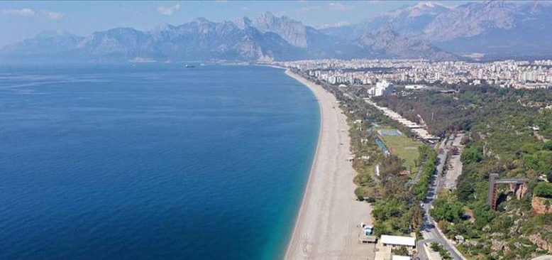 Turizm kenti Antalya'da Kovid-19 ile etkin mücadele sürüyor