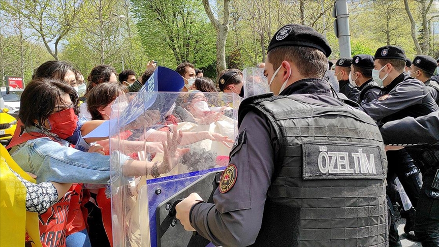 Taksim Meydanı’na izinsiz yürümek isteyen 212 kişi gözaltına alındı