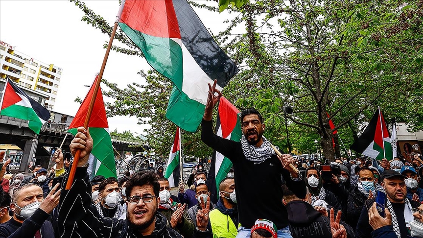 Berlin’de binlerce kişi İsrail’i protesto etti