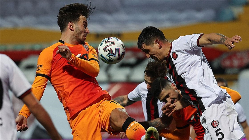 Galatasaray sezonu ikinci sırada bitirdi