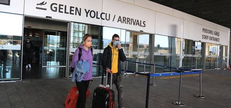Rus turistler kısıtlamalara rağmen Türkiye tatilini iptal etmedi