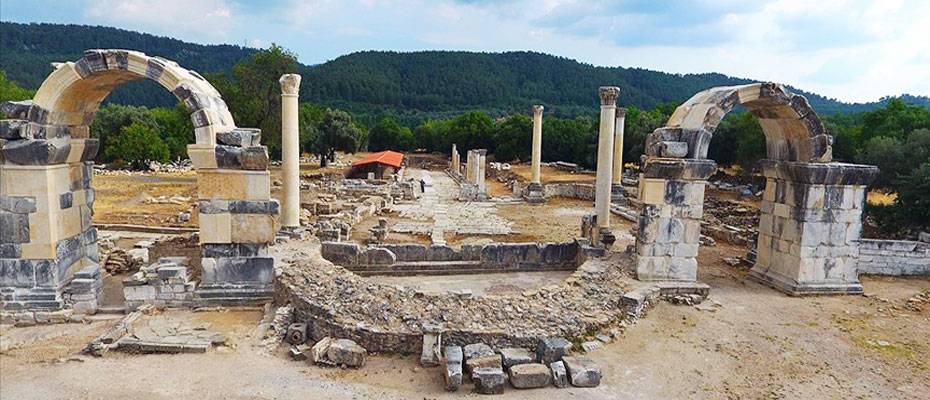 Gladyatörler kentinin şehir kapısı yeniden ayağa kaldırıldı