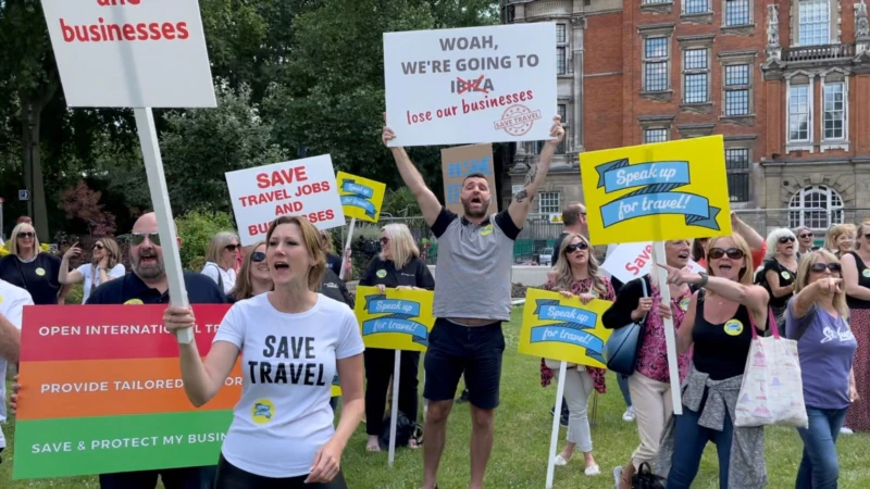 İngiliz Turizmciler Hükümeti Protesto Etti