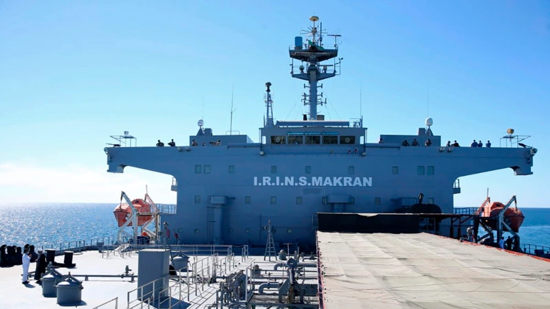 İran Deniz Kuvvetleri’nin En Büyük Gemisi Yanarak Battı