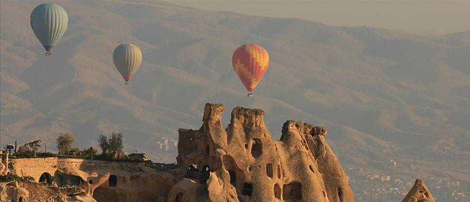 Kapadokya’da sıcak hava balonlarının görsel şöleni