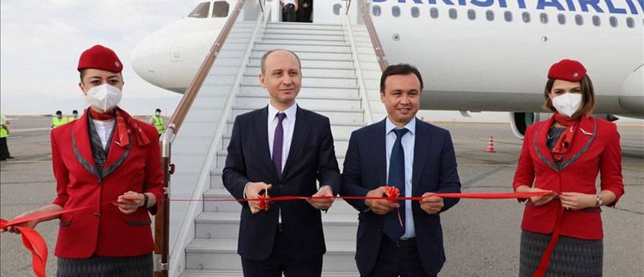 THY’nin ilk tarifeli uçağı Özbekistan’da törenle karşılandı