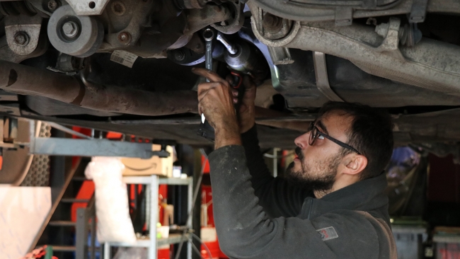 Fransa’nın “araba doktoru” Türk tamirci