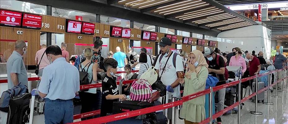 İstanbul’daki havalimanlarında Kurban Bayramı yoğunluğu yaşanıyor