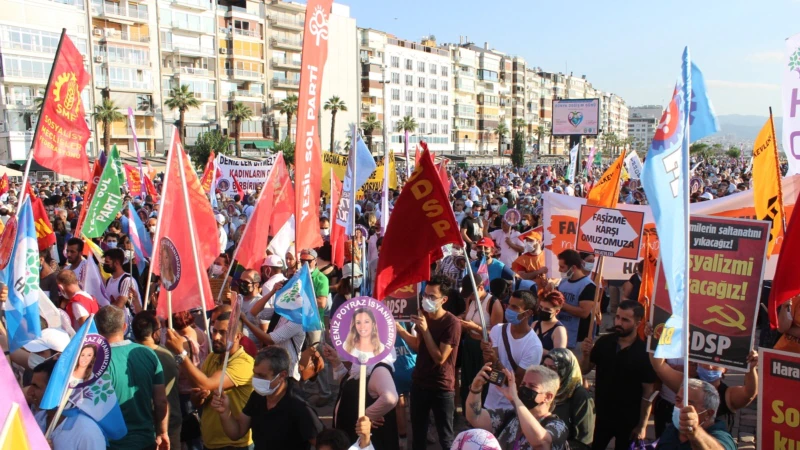 İzmir’de ‘Demokrasi İçin Bir Nefes’ Mitingi