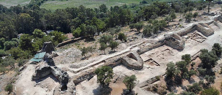 Muğla Akyaka’daki Orta Çağ’dan kalma kale surları gün yüzüne çıkarılıyor