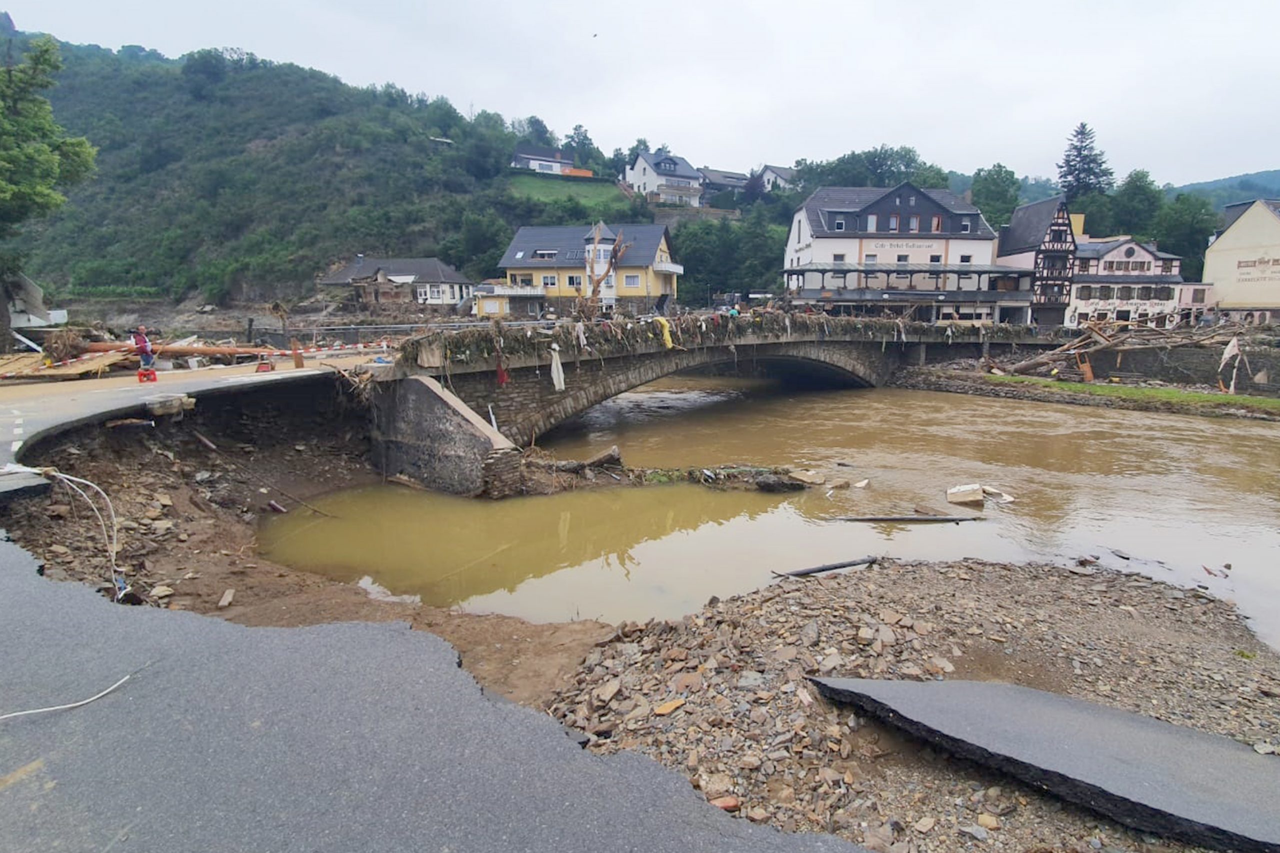 Sel felaketi için 100 bin Euro bağış yapıldı
