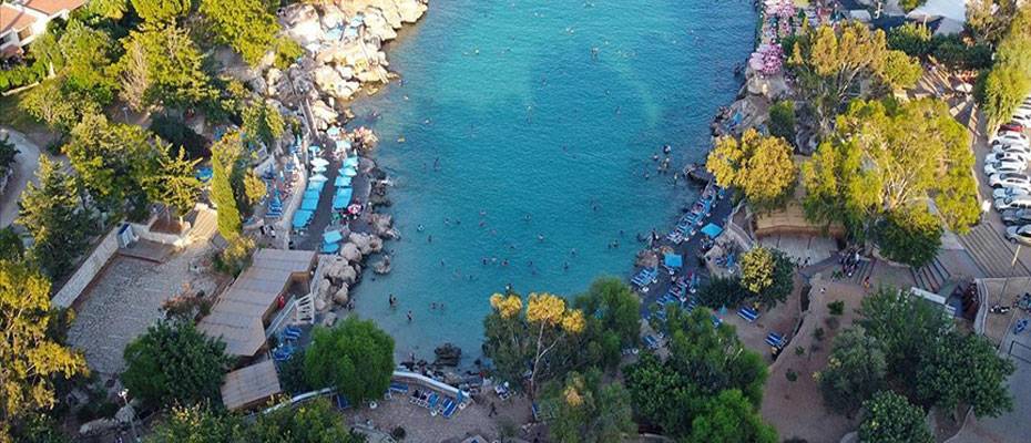 Akdeniz’in ‘doğal havuzu’ Yapraklı Koy tatilcilerin gözdesi oldu