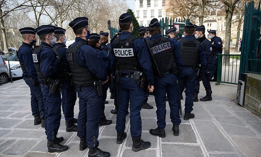 Afgan mültecilerin Paris’ten polis zoruyla çıkarıldığı ileri sürüldü