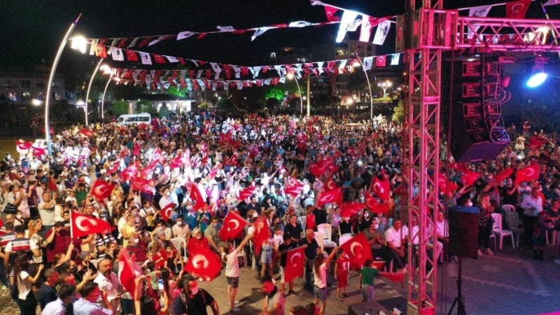 İzmir’de Zafer Bayramı Coşkusu