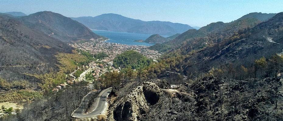 Marmaris’te havadan görüntülenen yanan alanlar yangının büyüklüğünü gözler önüne seriyor