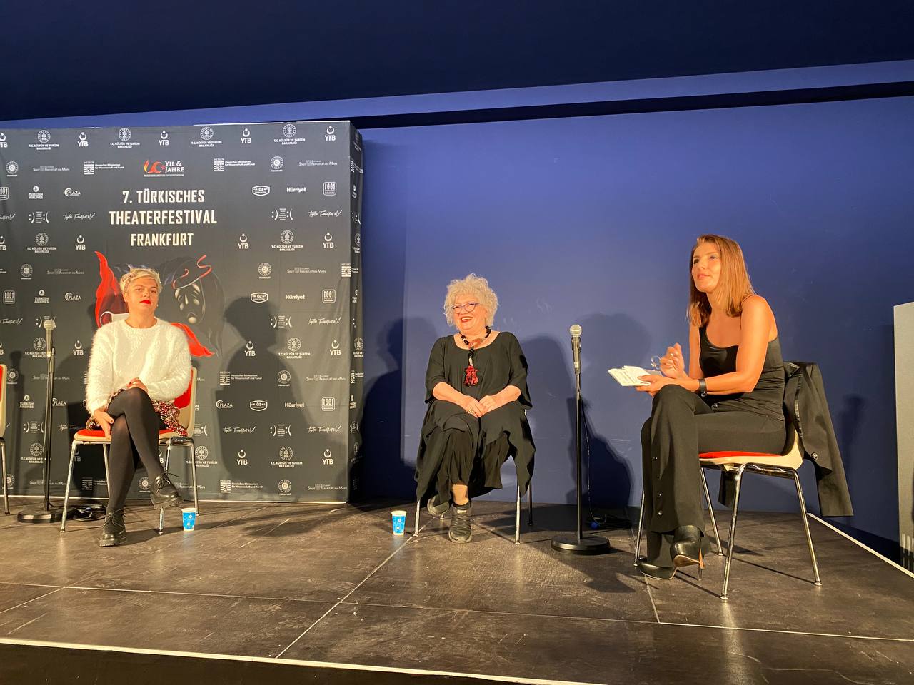 "7. Frankfurt Türk Tiyatro Festivali"nde tiyatro ve dizi oyunculuğunun etkileri konuşuldu